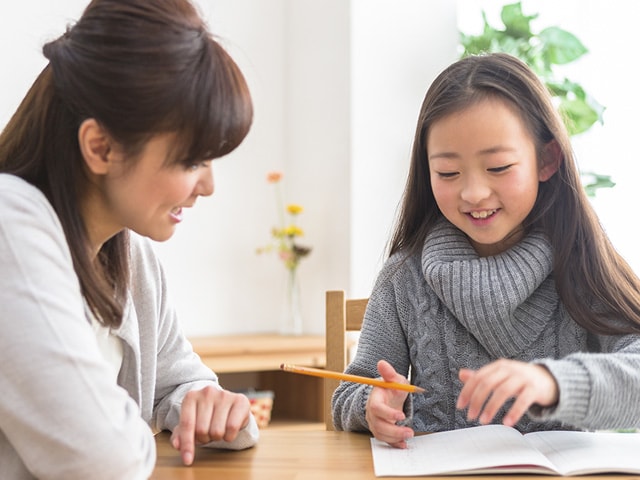 幅広の専用机なら親子でコミュニケーションをとりやすい