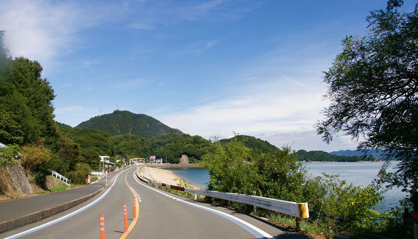 海沿いの平坦な道