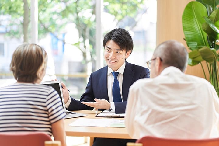 不安があれば専門家に相談しても。代行依頼をするなら見積りを忘れずに！