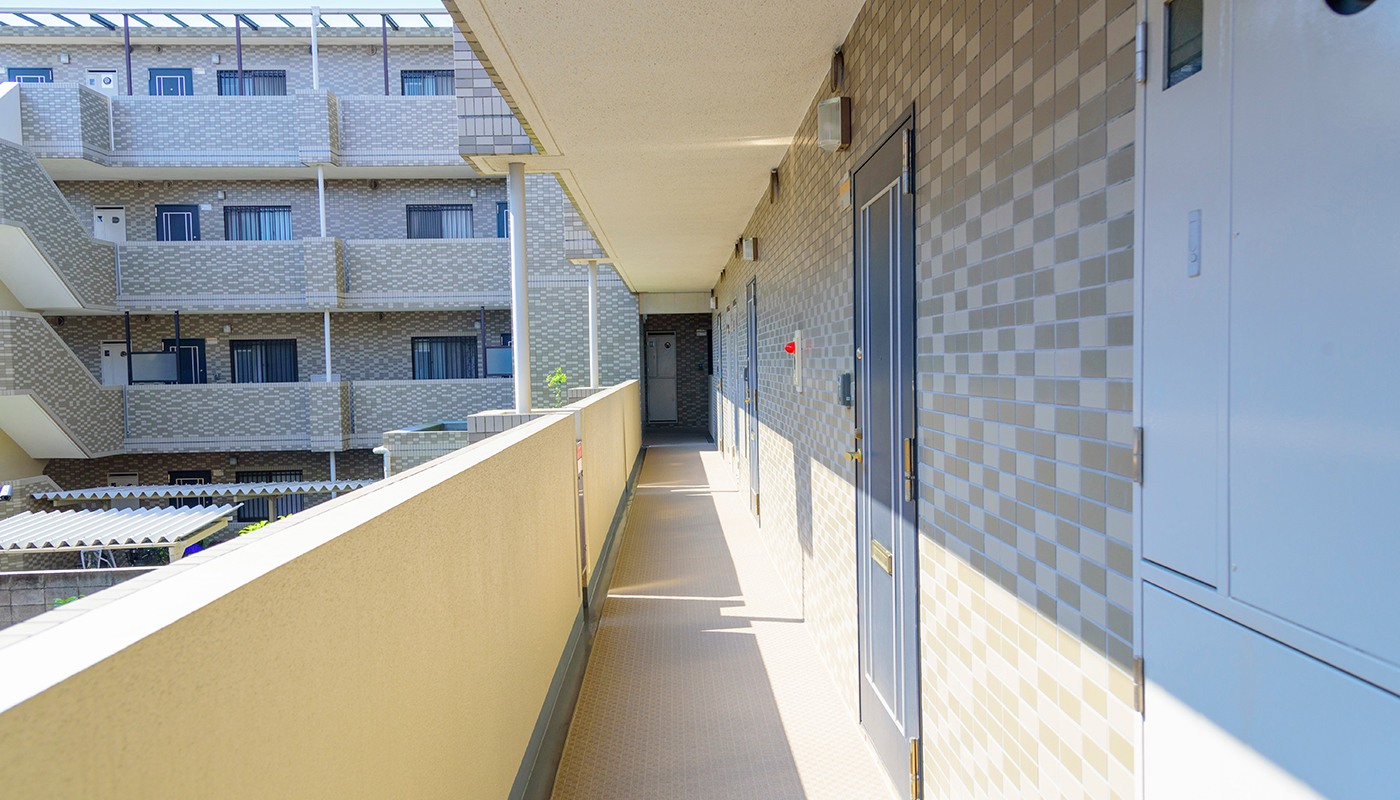 廊下に私物が置かれていないか?