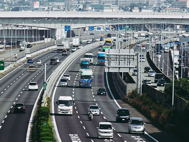 逆走による事故に巻き込まれないために