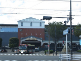 武蔵五日市駅(JR五日市線) 五日市線始発駅。
通勤や通学時に拝島駅まで座って到着できます。　1851m